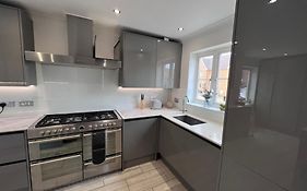 Thistle House - Hot Tub, Parking